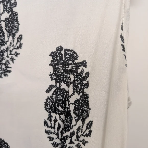 HOT PRODUCT FLORAL ROMPER SIZE MEDIUM - Picture 3 of 5